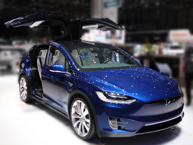 Tesla Model X al Salone di Ginevra 2016