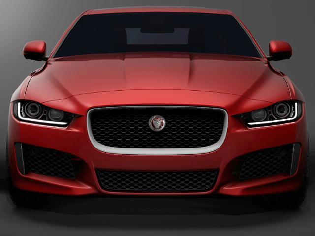 Jaguar XE, l'auto tecnologica ad emissione contenuta che si controlla da remoto