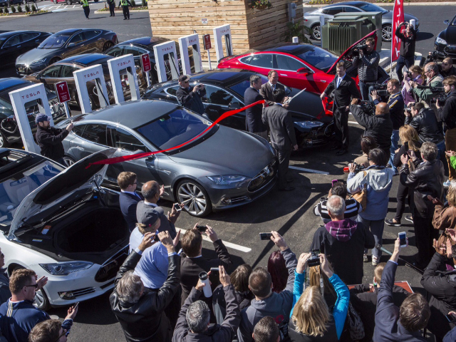 Inaugurazione 100esimo supercharger Tesla Motors