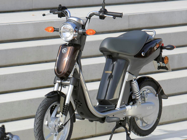 Scooter elettrico Yamaha EC-03: niente rumore e look vintage