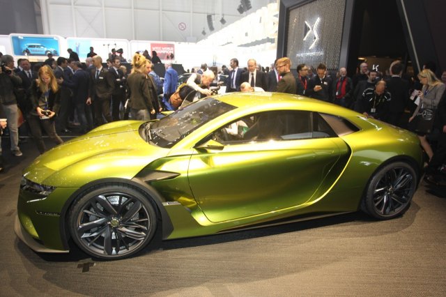 Concept DS E-Tense al Salone di Ginevra 2016, vista di fianco