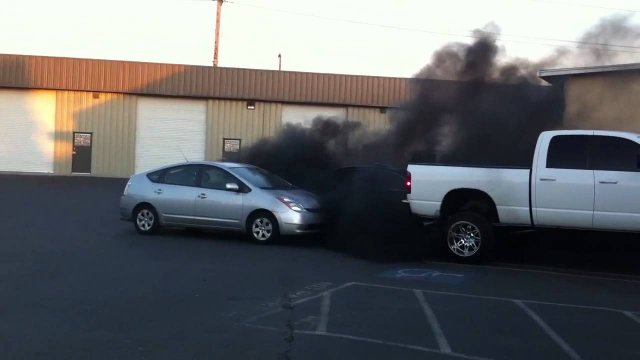 Rollin Coal contro Toyota Prius